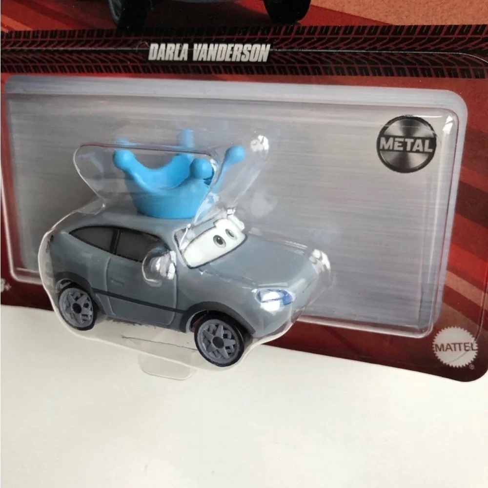 Disney Pixar Cars Die-Cast - Darla Vanderson - Dinoco The King Fan - BRAND NEW!!